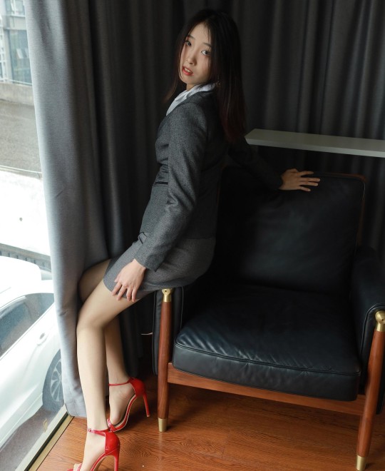 IESS异思趣向 - 模特: 小九 《OL制服(下)》